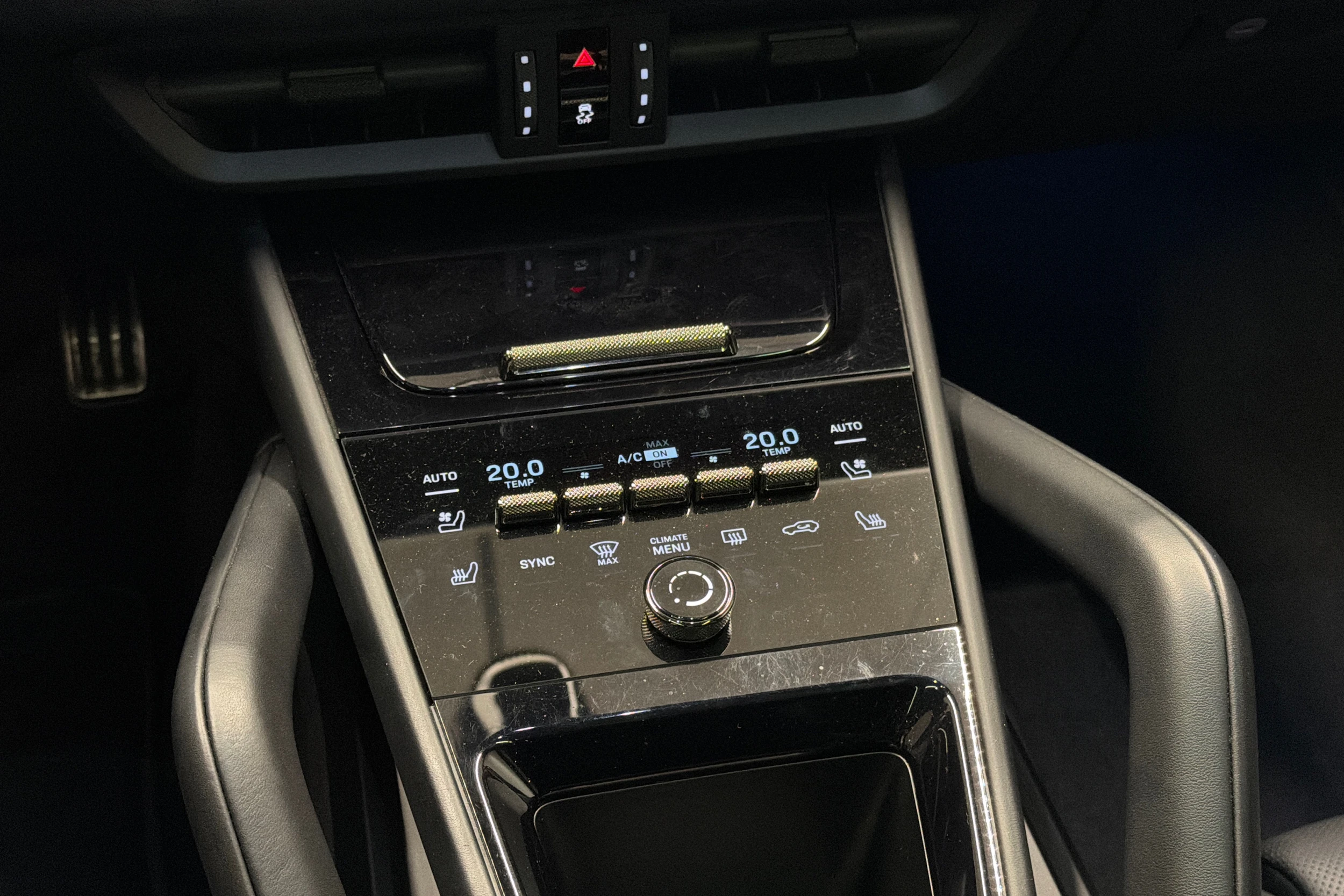 musta Porsche Cayenne 2025 kuva 11.