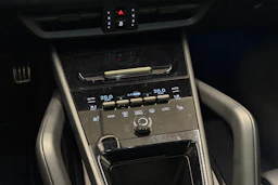 musta Porsche Cayenne 2025 kuva 11.