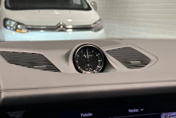 musta Porsche Cayenne 2025 kuva 12.