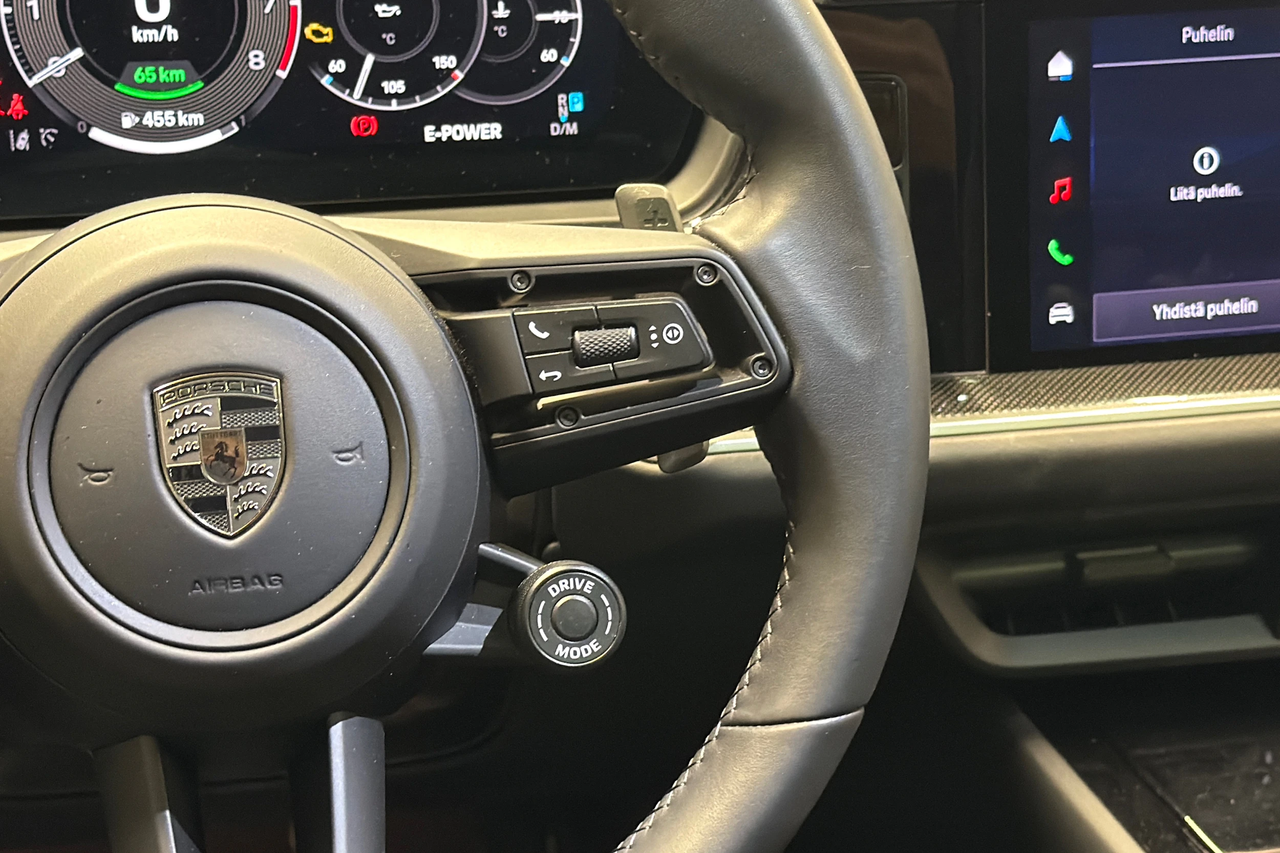 musta Porsche Cayenne 2025 kuva 15.