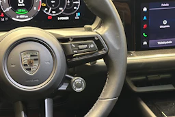 musta Porsche Cayenne 2025 kuva 15.