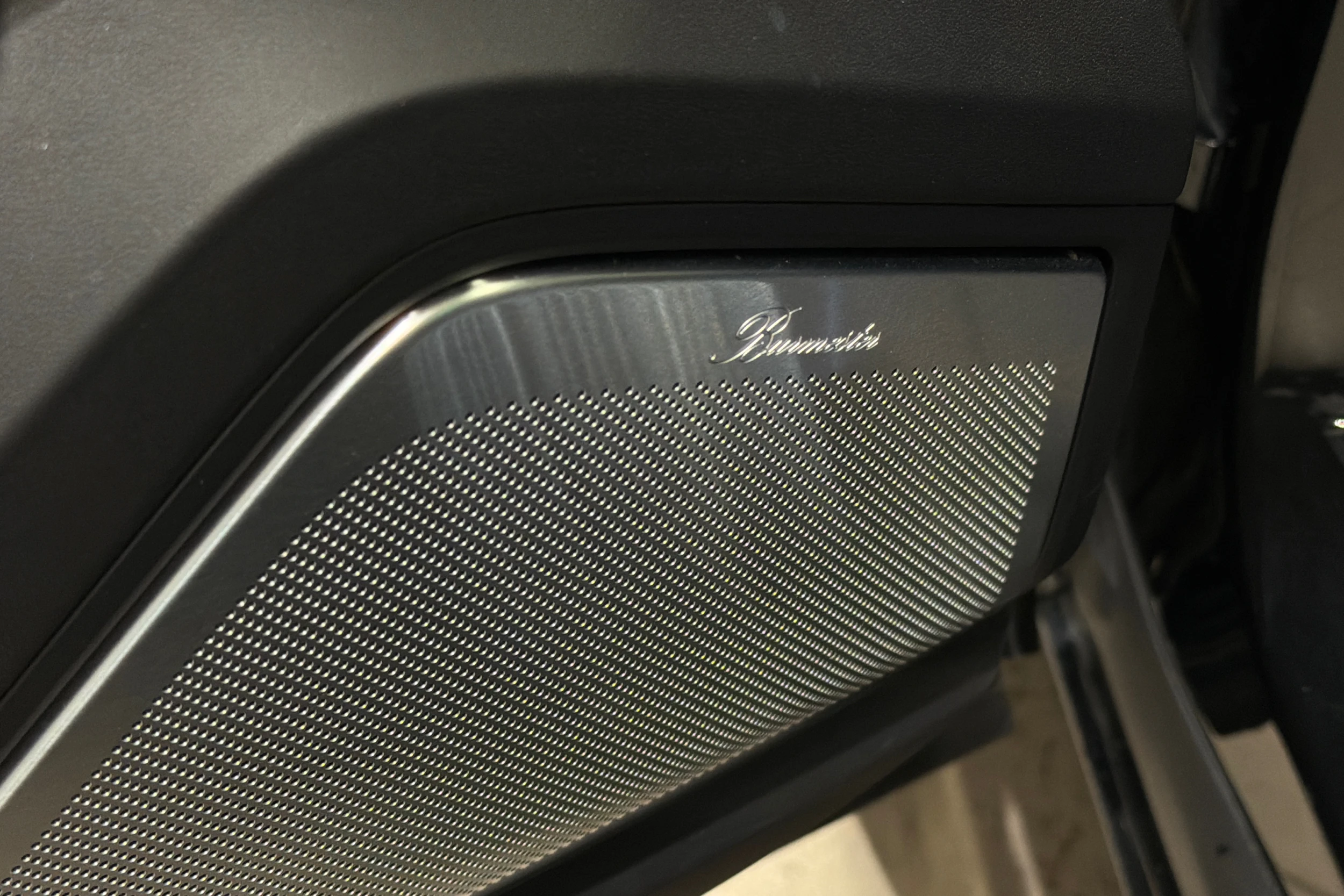 musta Porsche Cayenne 2025 kuva 20.