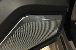 musta Porsche Cayenne 2025 kuva 20.