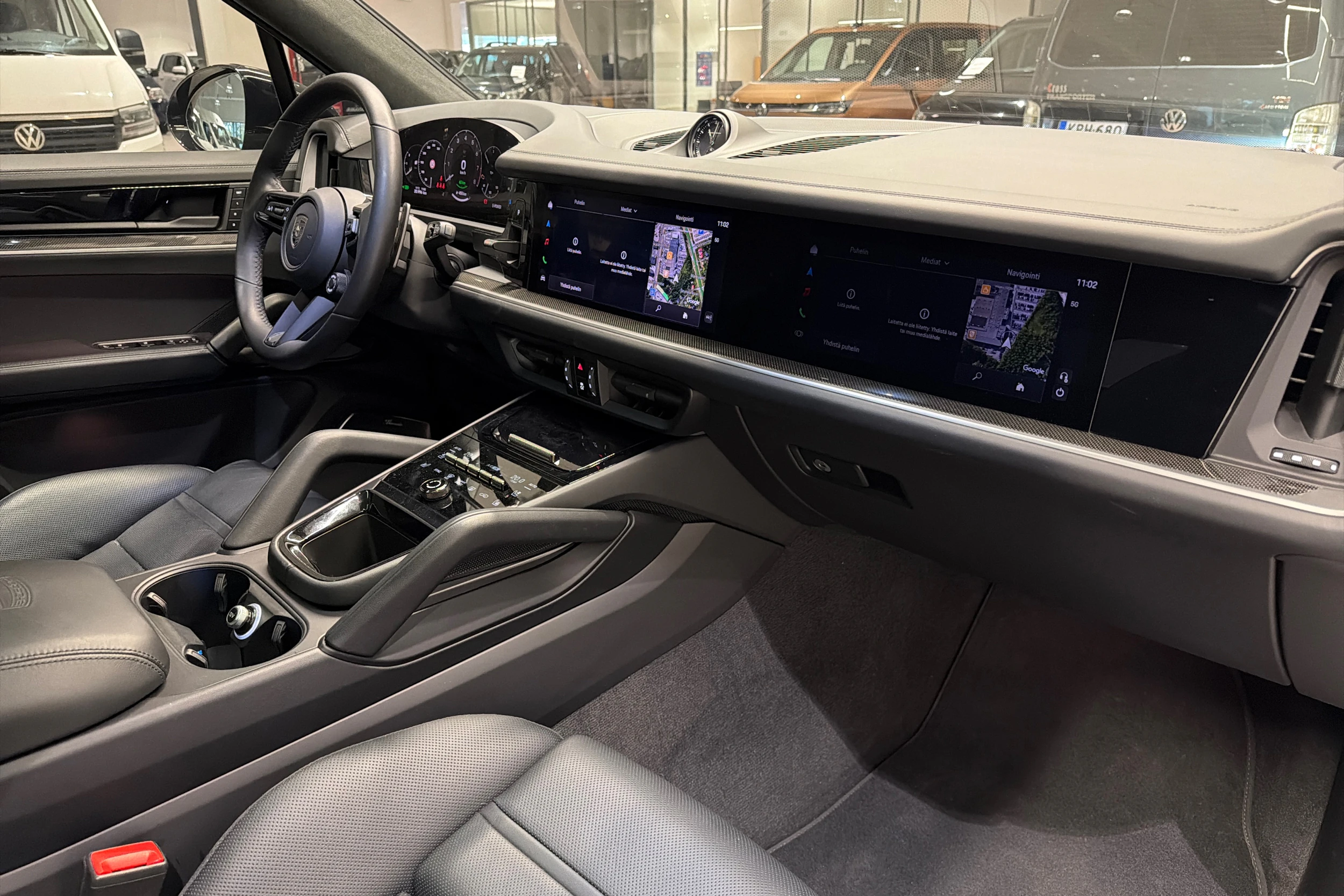 musta Porsche Cayenne 2025 kuva 24.