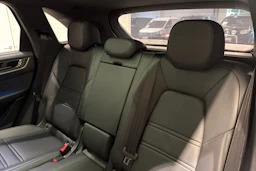 musta Porsche Cayenne 2025 kuva 27.