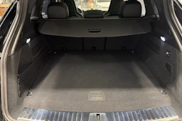 musta Porsche Cayenne 2025 kuva 30.