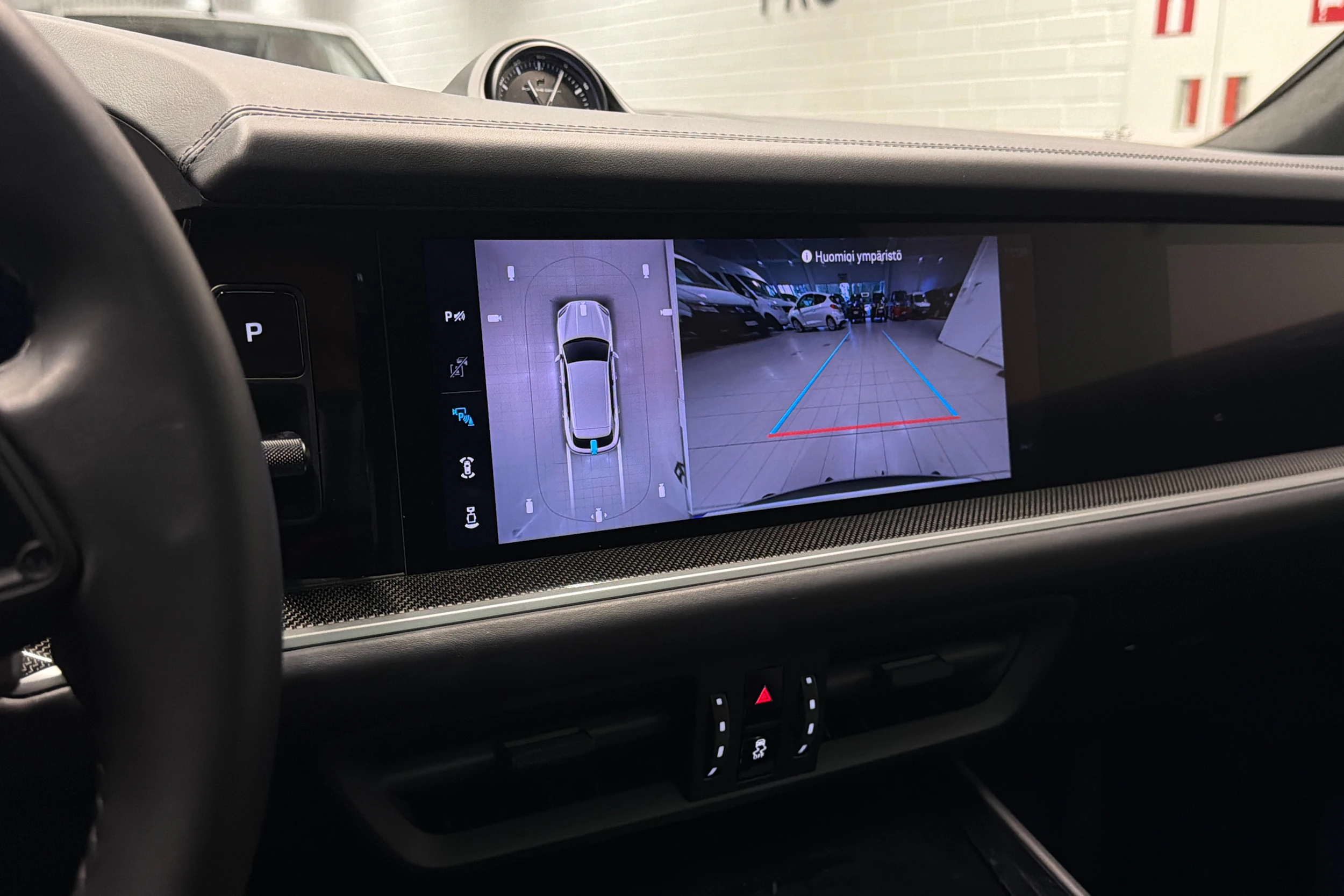 musta Porsche Cayenne 2025 kuva 31.