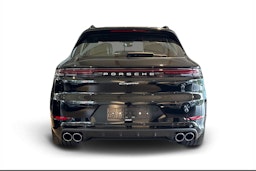 musta Porsche Cayenne 2026 kuva 3.