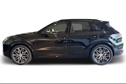 musta Porsche Cayenne 2026 kuva 5.
