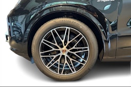 musta Porsche Cayenne 2026 kuva 9.