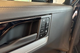musta Porsche Cayenne 2026 kuva 10.