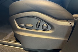musta Porsche Cayenne 2026 kuva 11.