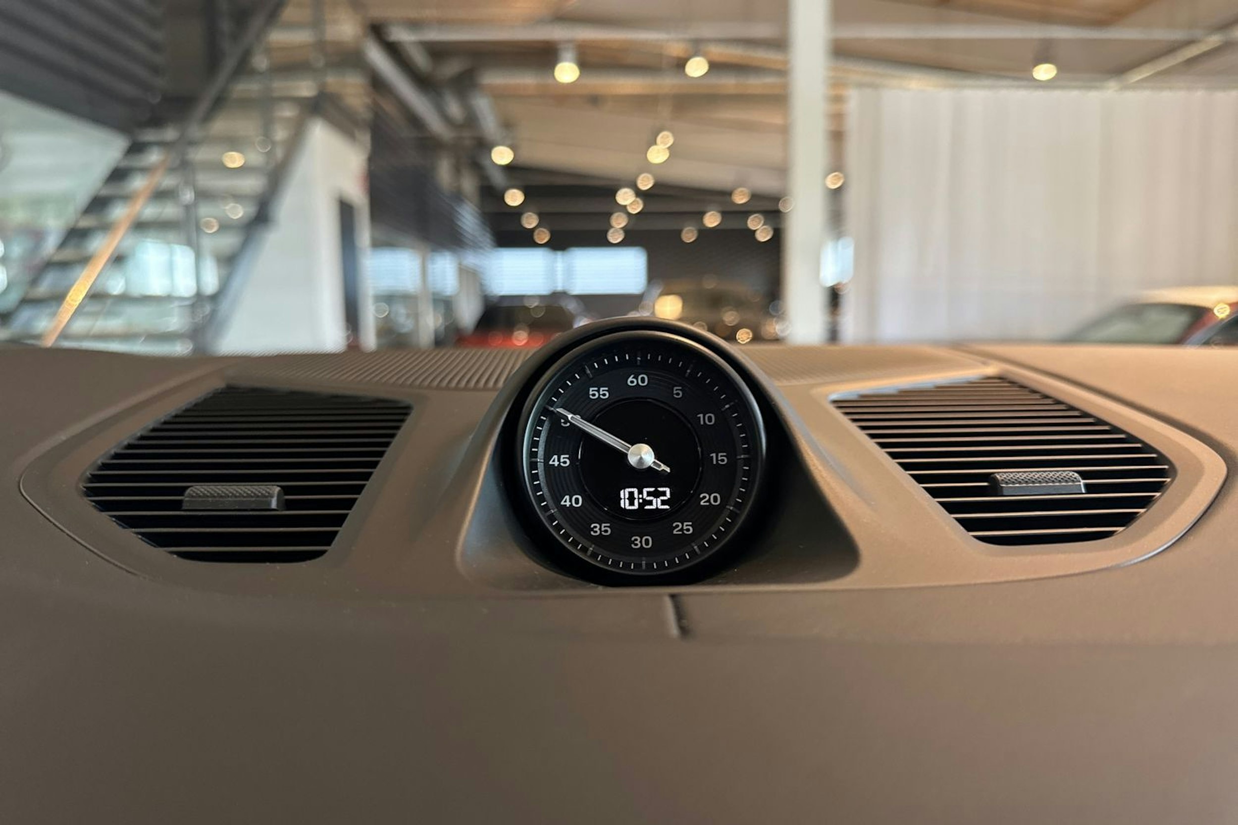 musta Porsche Cayenne 2026 kuva 14.