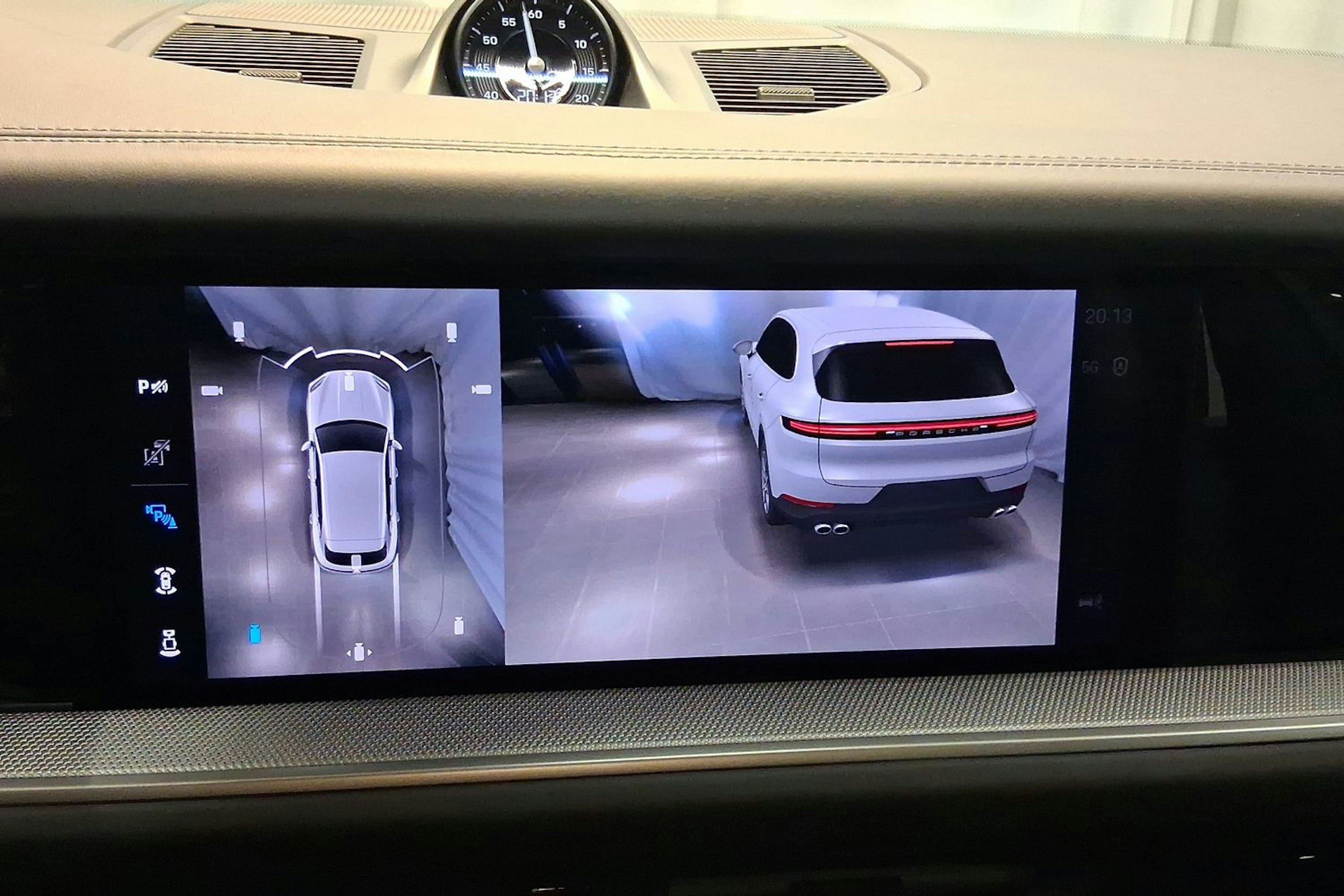 musta Porsche Cayenne 2026 kuva 16.