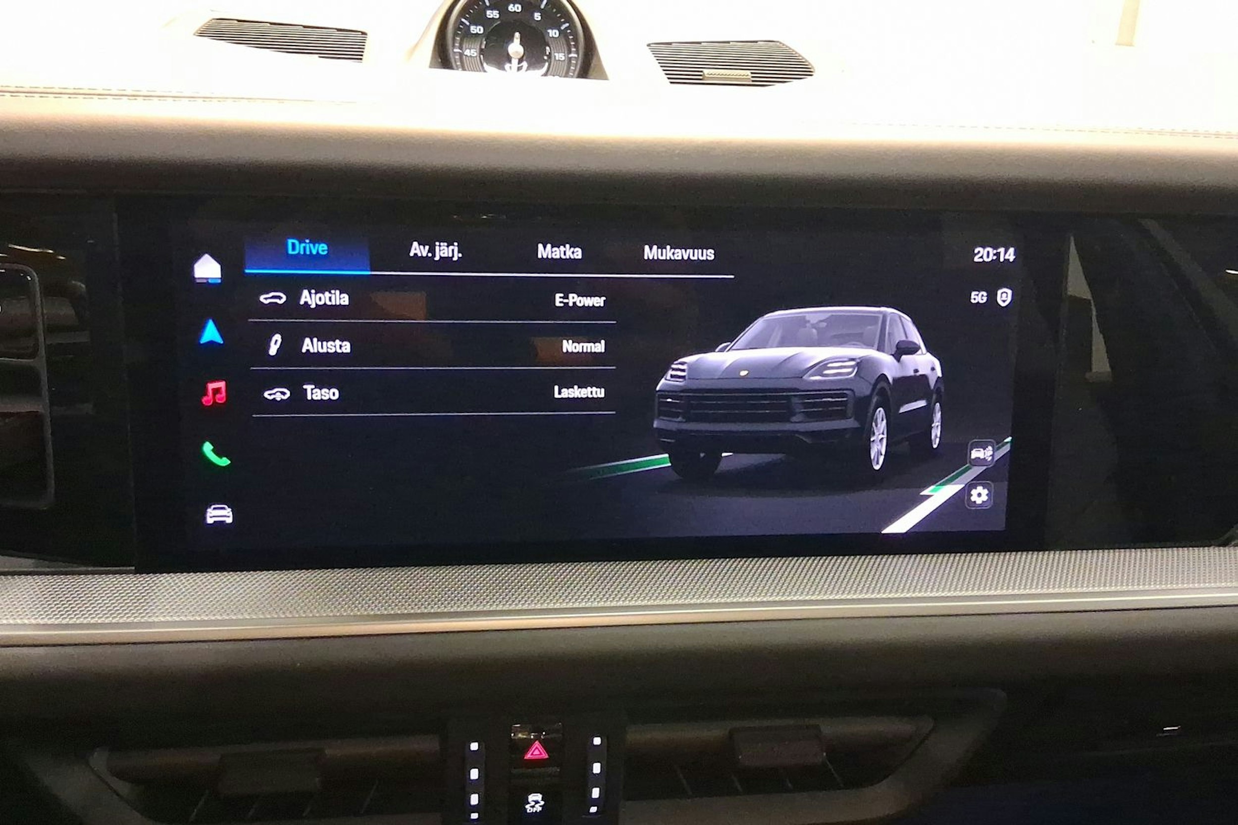 musta Porsche Cayenne 2026 kuva 18.