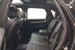 musta Porsche Cayenne 2026 kuva 19.