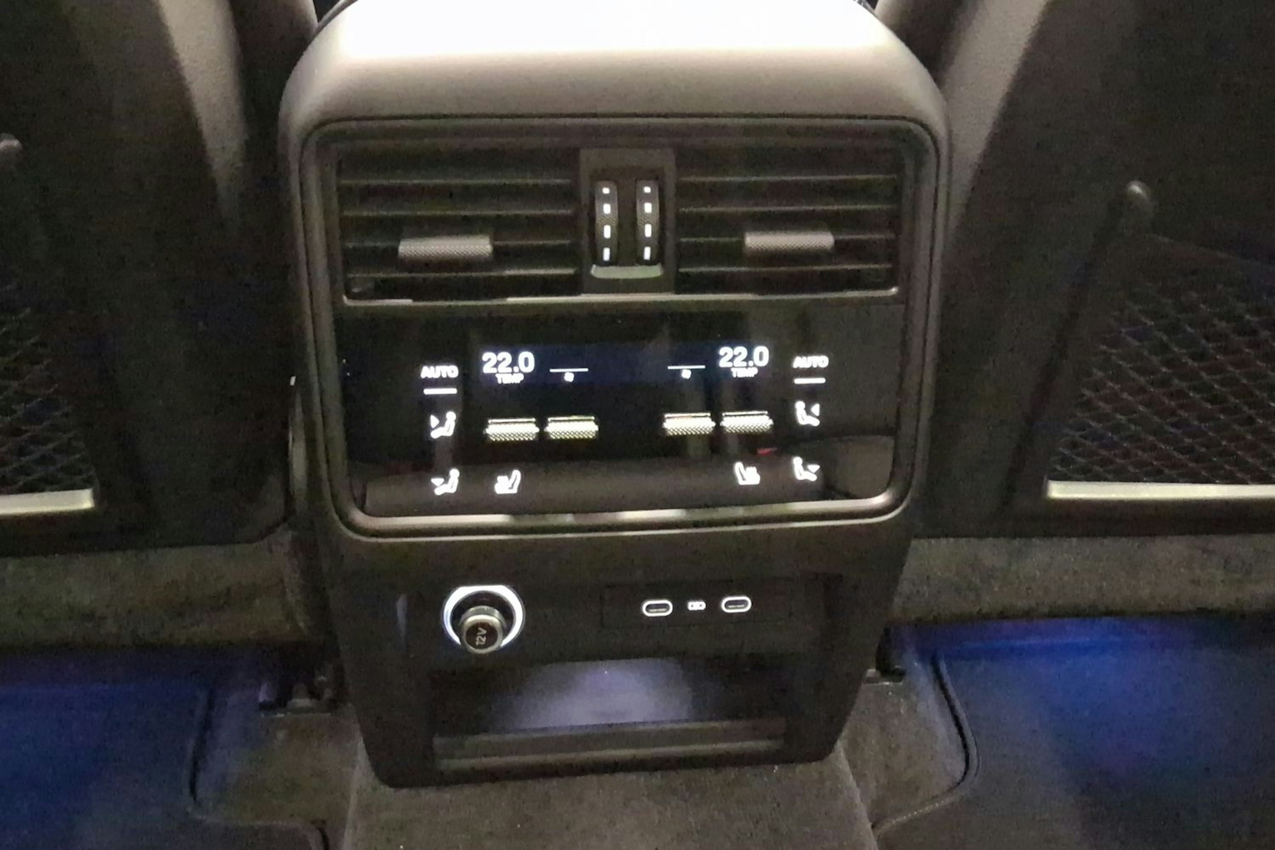 musta Porsche Cayenne 2026 kuva 20.