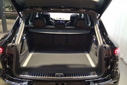 musta Porsche Cayenne 2026 kuva 21.