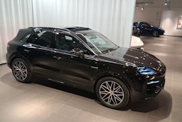 musta Porsche Cayenne 2026 kuva 24.