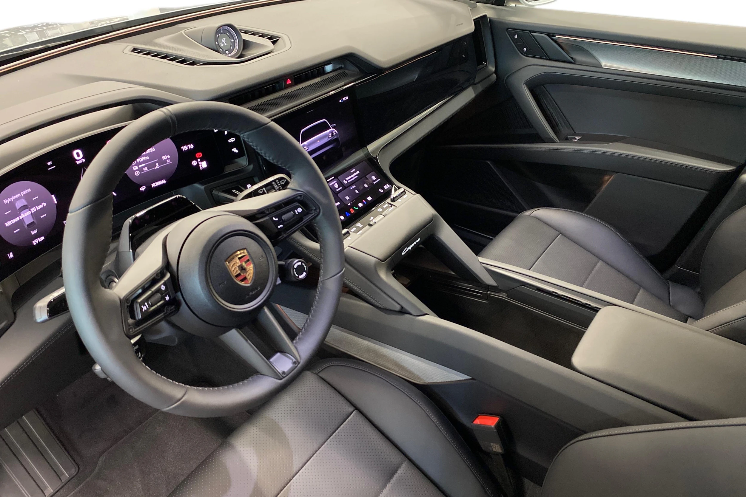 harmaa Porsche Cayenne 2026 kuva 6.