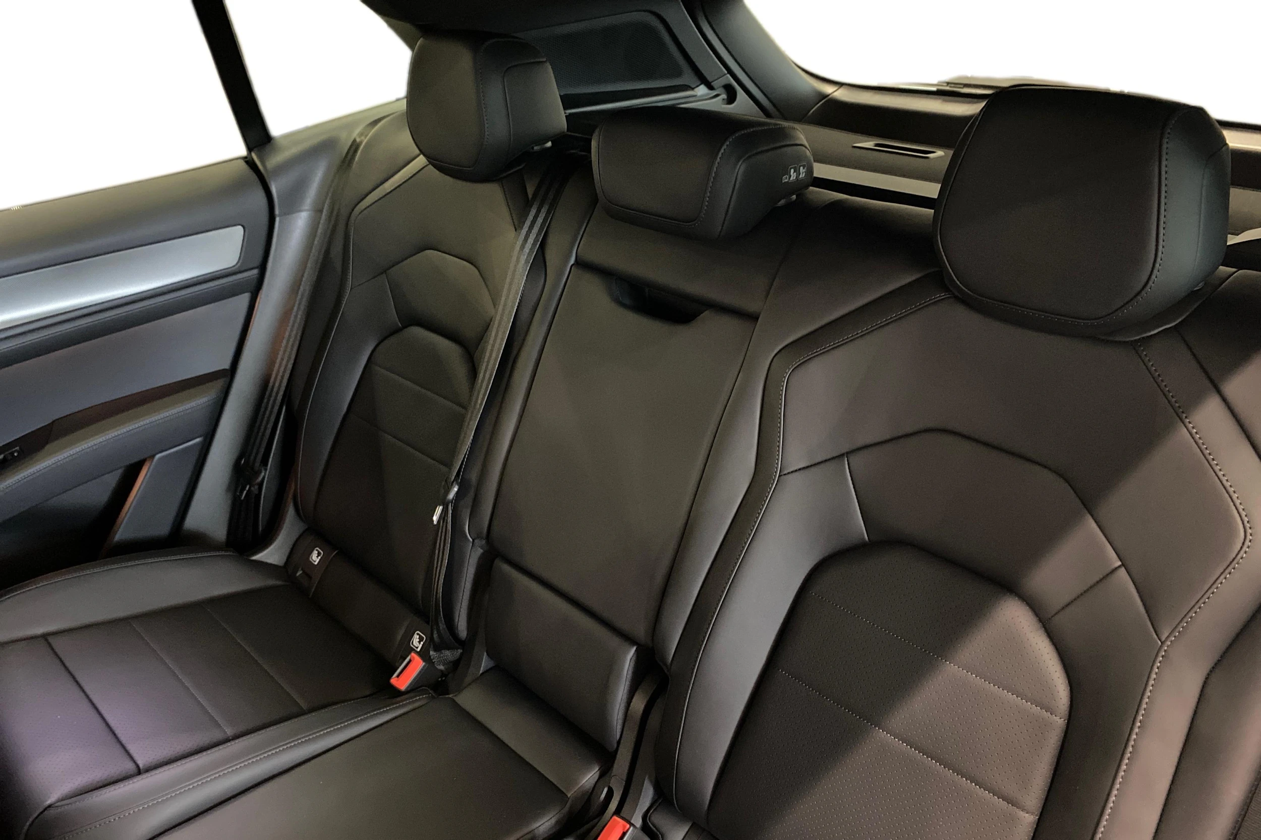 harmaa Porsche Cayenne 2026 kuva 8.