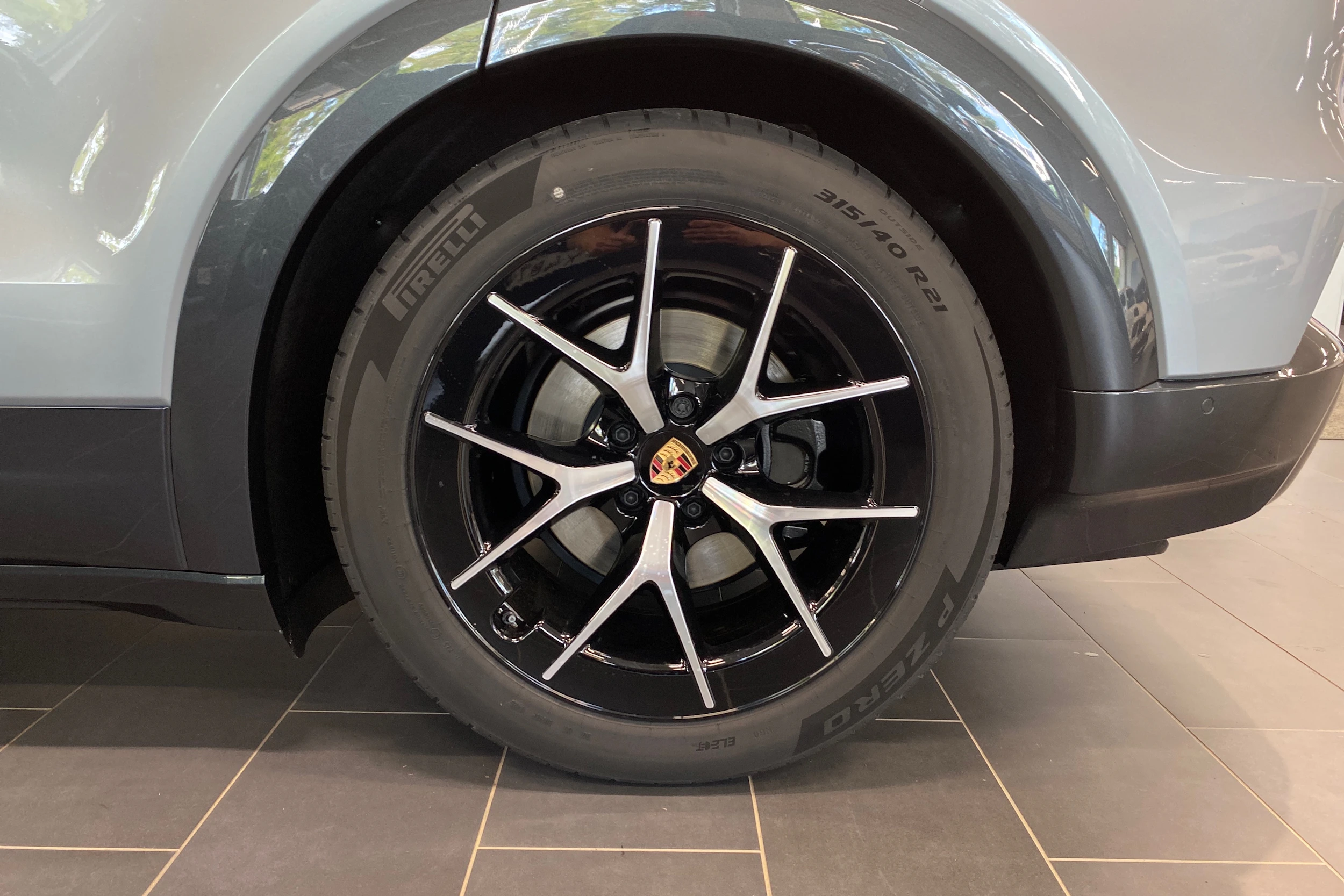 harmaa Porsche Cayenne 2026 kuva 10.