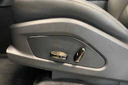 harmaa Porsche Cayenne 2026 kuva 12.
