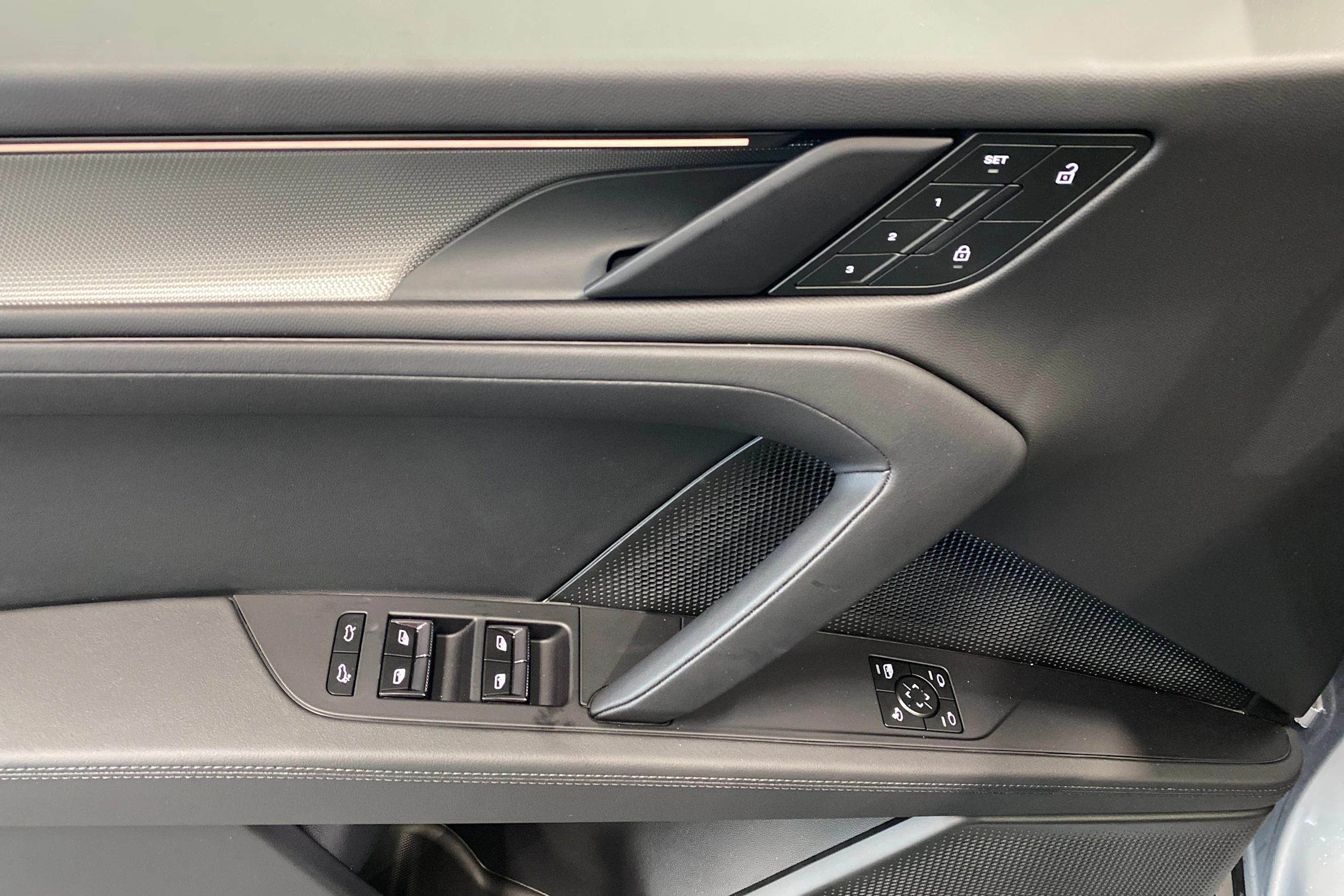 harmaa Porsche Cayenne 2026 kuva 13.