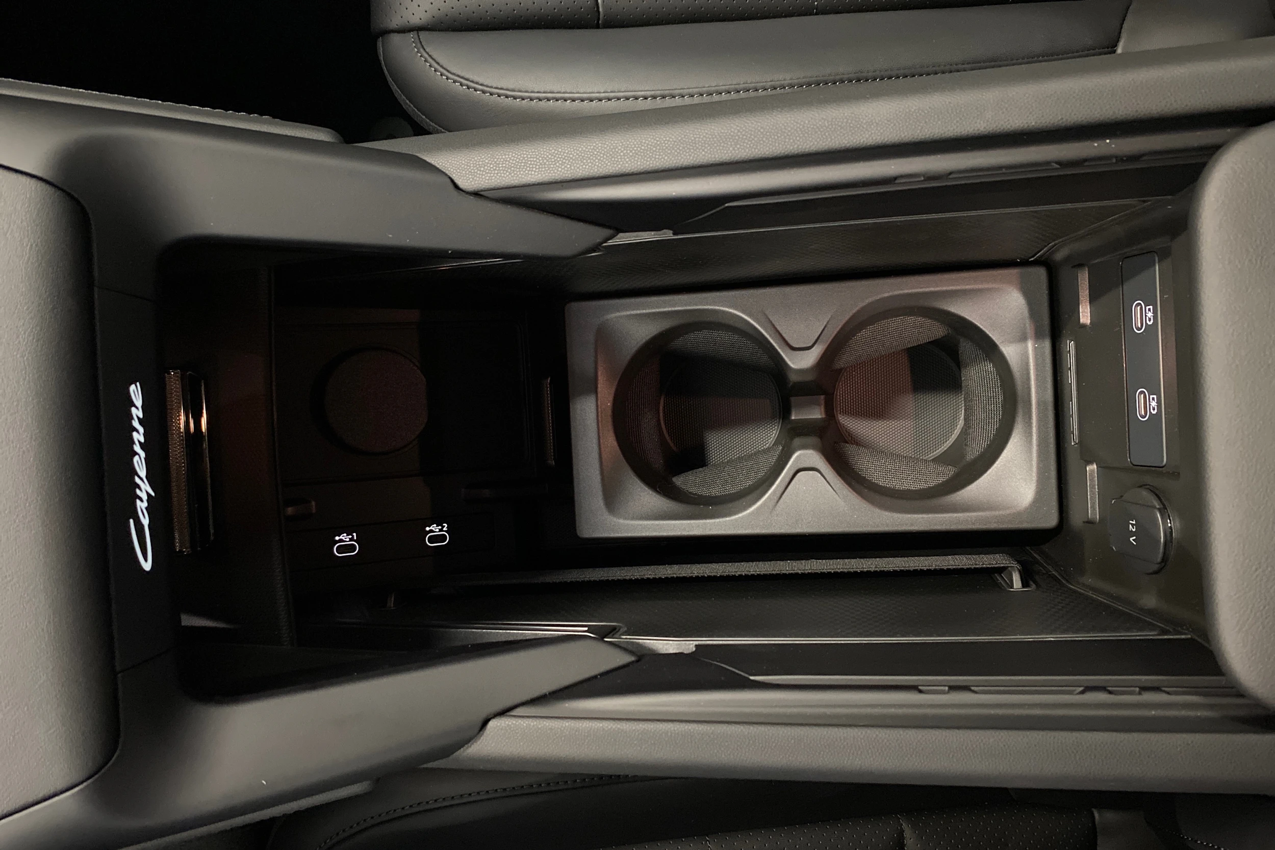 harmaa Porsche Cayenne 2026 kuva 17.