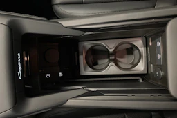 harmaa Porsche Cayenne 2026 kuva 17.