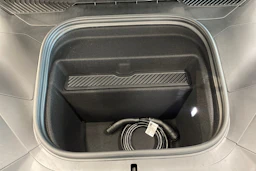 harmaa Porsche Cayenne 2026 kuva 18.