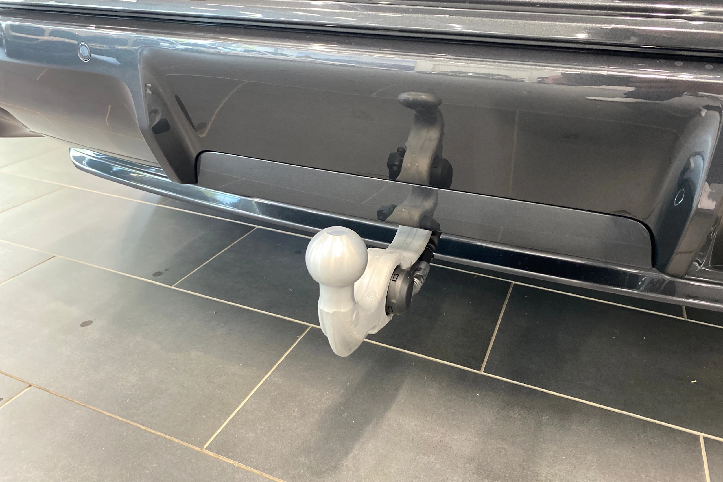 harmaa Porsche Cayenne 2026 kuva 22.