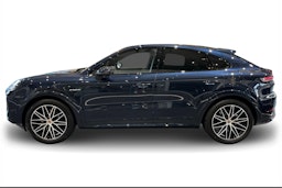 sininen Porsche Cayenne 2026 kuva 5.