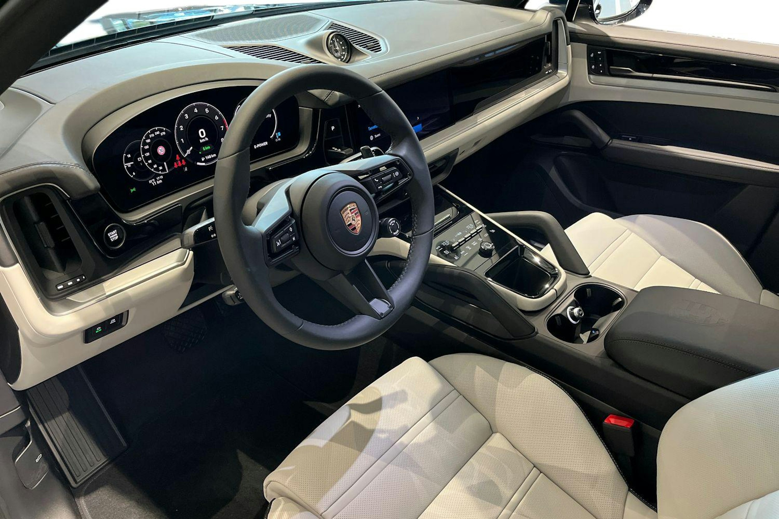 sininen Porsche Cayenne 2026 kuva 6.
