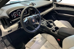 sininen Porsche Cayenne 2026 kuva 6.