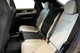 sininen Porsche Cayenne 2026 kuva 8.