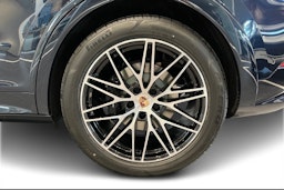 sininen Porsche Cayenne 2026 kuva 9.