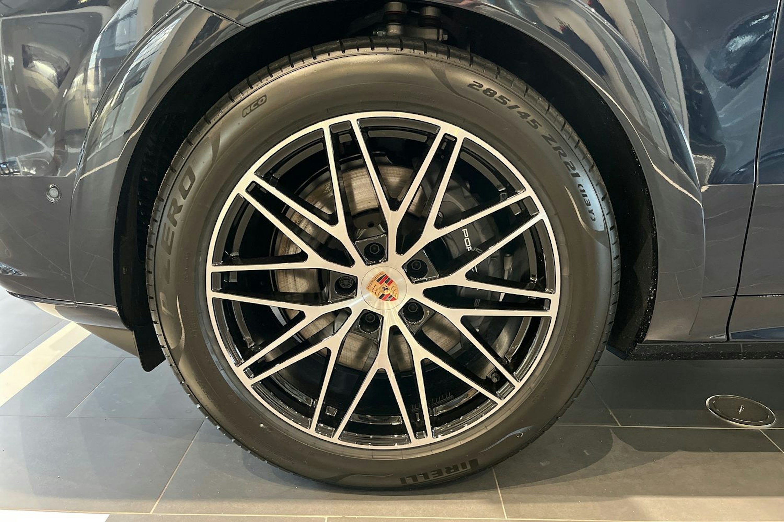 sininen Porsche Cayenne 2026 kuva 10.