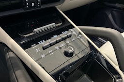 sininen Porsche Cayenne 2026 kuva 11.