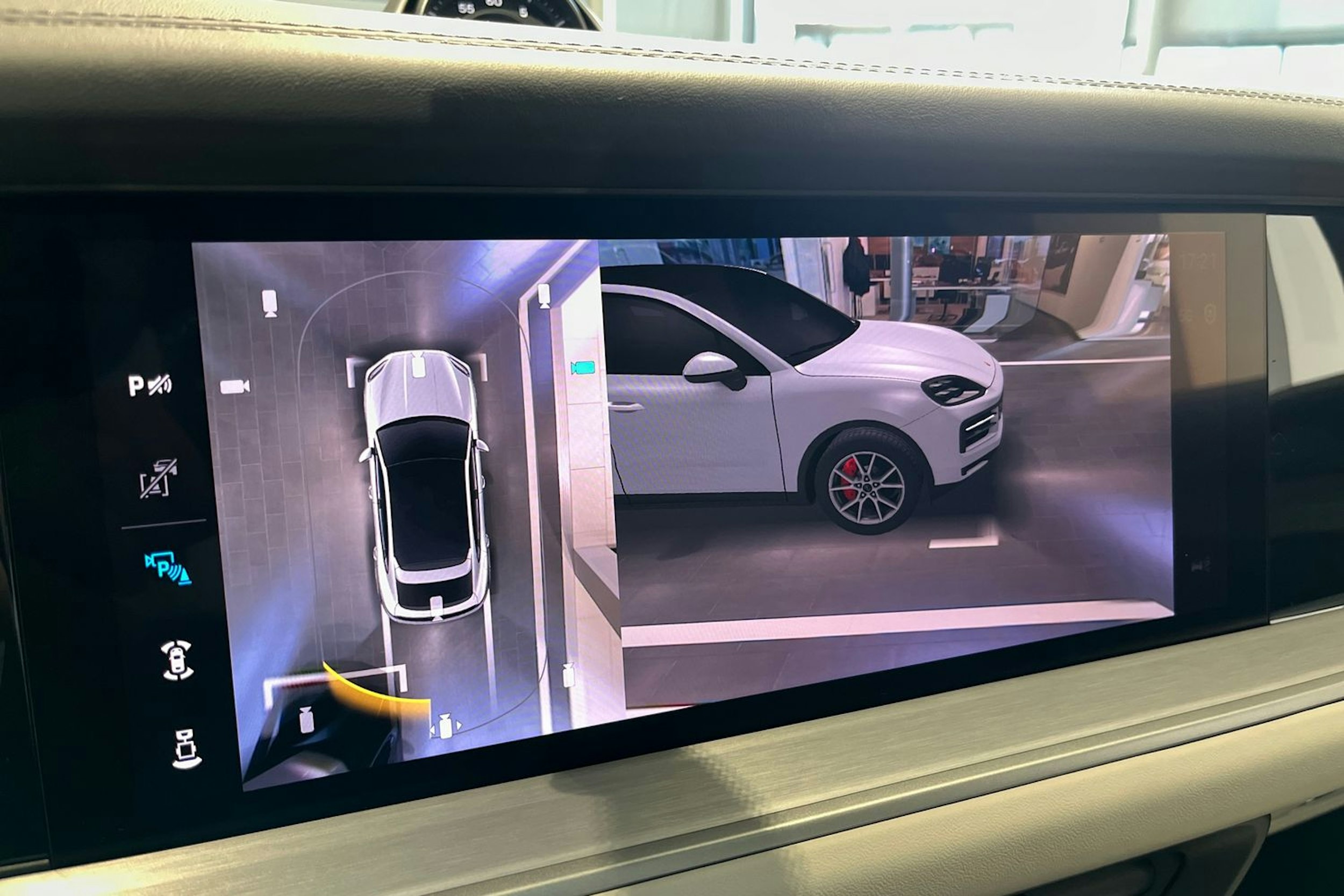 sininen Porsche Cayenne 2026 kuva 12.