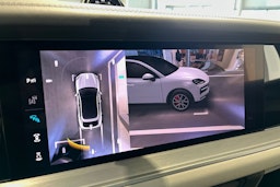 sininen Porsche Cayenne 2026 kuva 12.