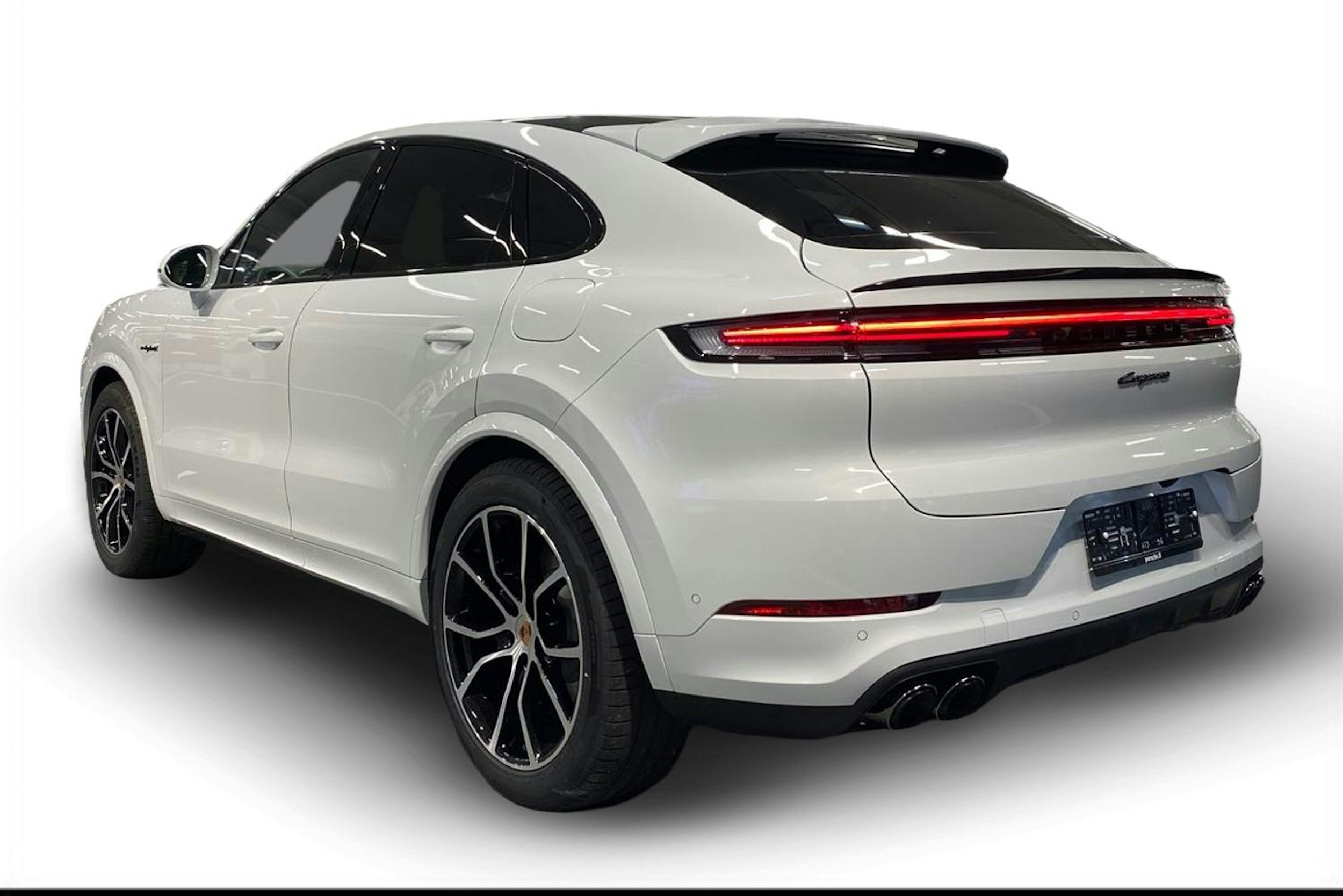 valkoinen Porsche Cayenne 2026 kuva 2.
