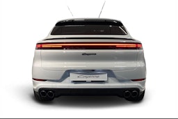 valkoinen Porsche Cayenne 2026 kuva 3.