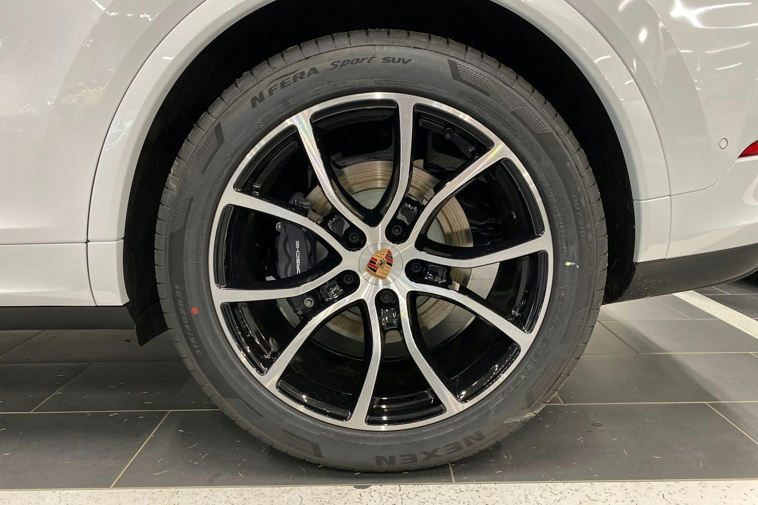 valkoinen Porsche Cayenne 2026 kuva 10.