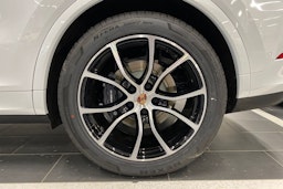 valkoinen Porsche Cayenne 2026 kuva 10.