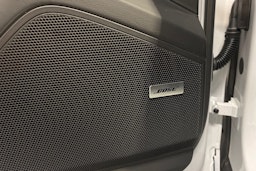 valkoinen Porsche Cayenne 2026 kuva 12.