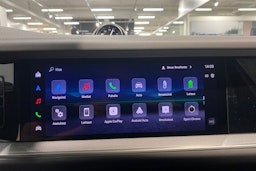 valkoinen Porsche Cayenne 2026 kuva 14.