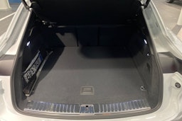 valkoinen Porsche Cayenne 2026 kuva 18.