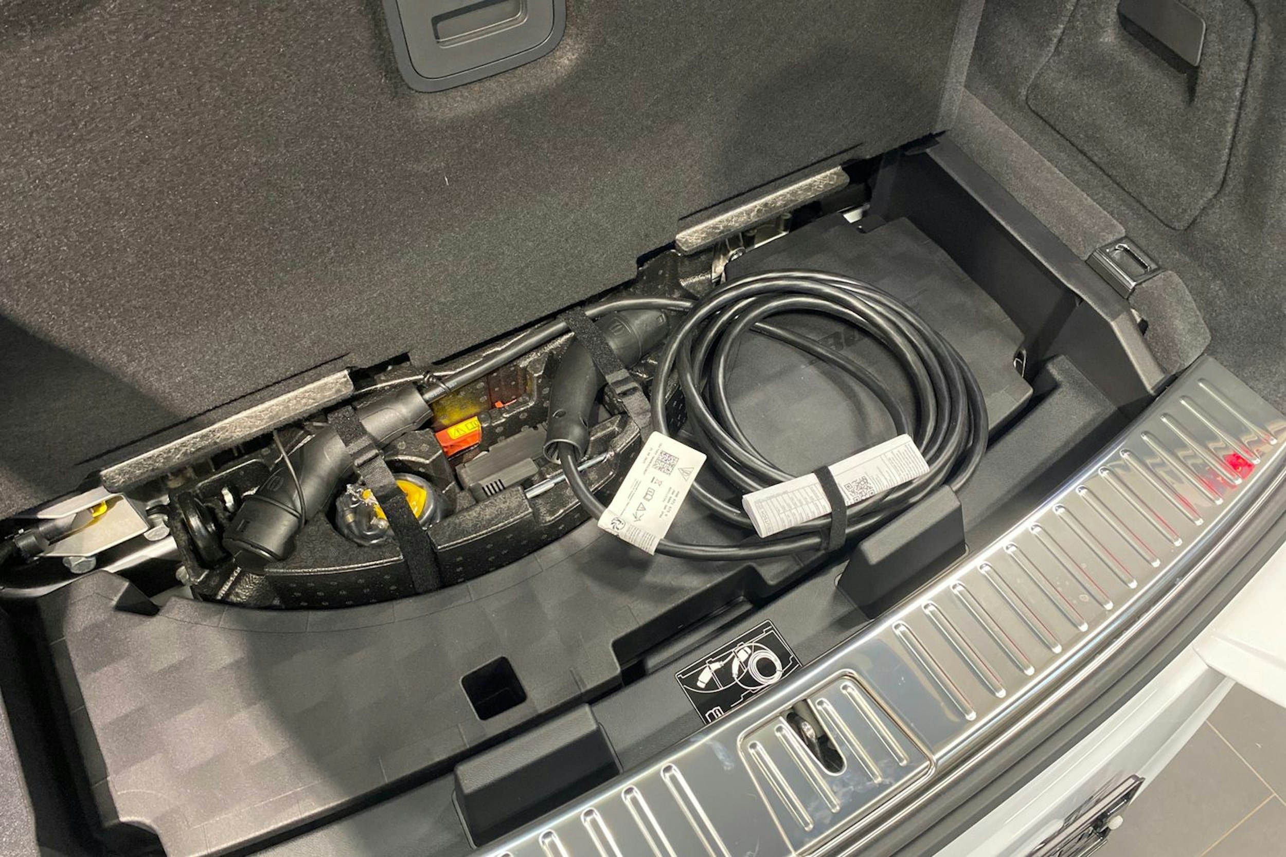 valkoinen Porsche Cayenne 2026 kuva 19.