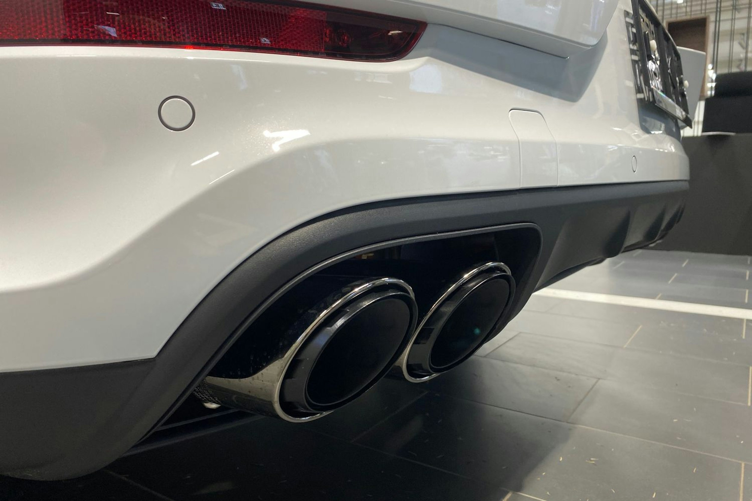 valkoinen Porsche Cayenne 2026 kuva 20.